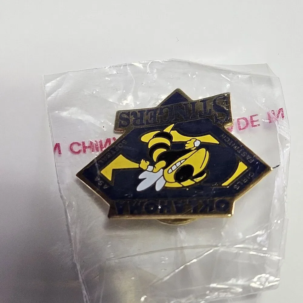 Oklahoma Stingers Fastpitch Softball Enamel Lapel Pin Gold Tone